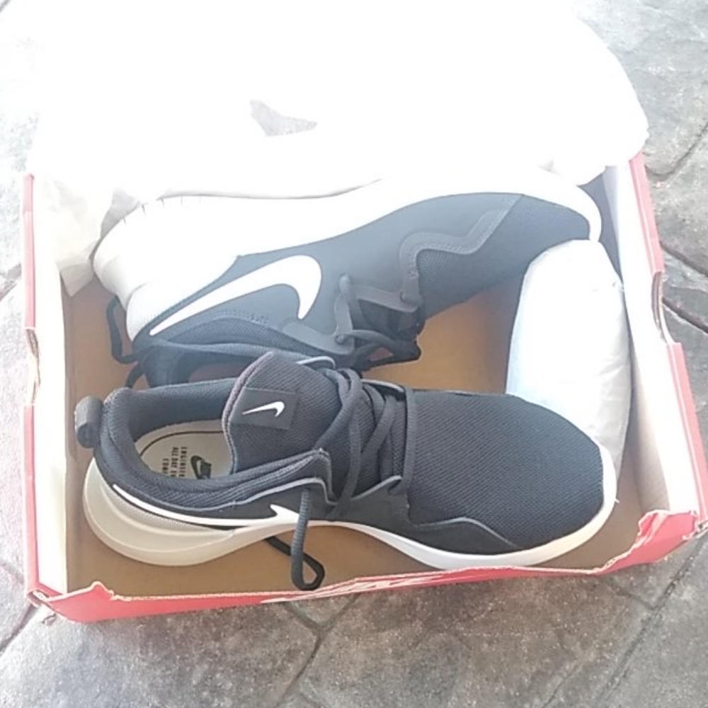 NEW Nike Tessen Black Sneaker with box